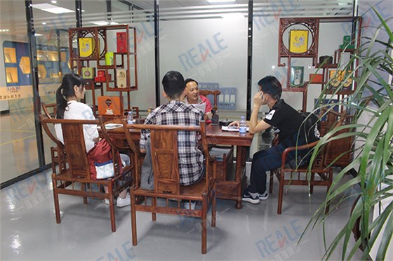 為客戶講解冷熱沖擊箱的原理 為客戶講解冷熱沖擊箱的原理