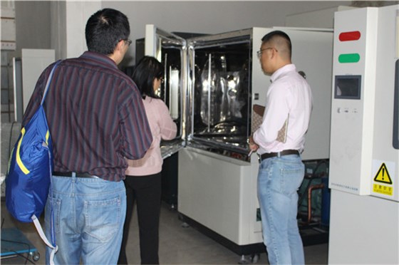 客戶看看快速溫變試驗箱內箱結構