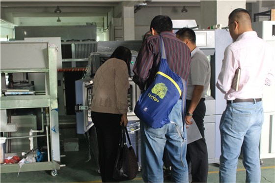 對箱體內部觀察